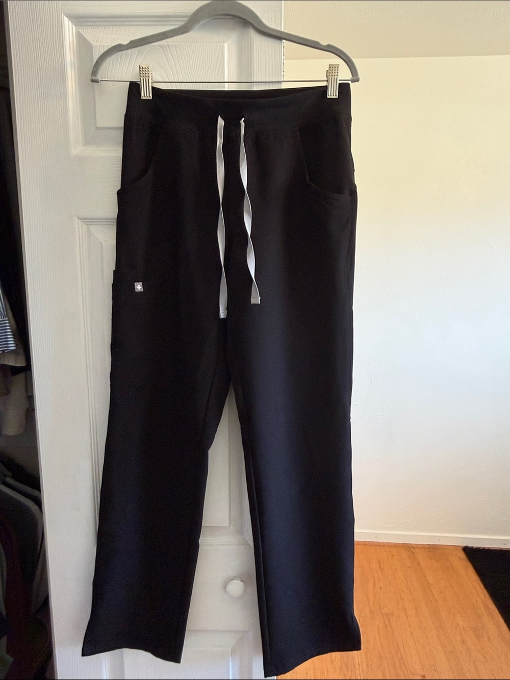 FIGS Women’s Cade Cargo Scrub Pants- Black